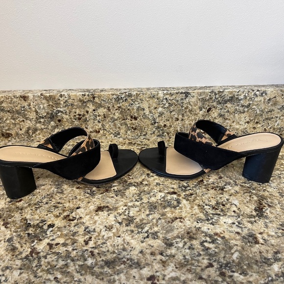 NWOB Veronica Beard Zuri Toe Ring Leopard Black Suede Sandals Heels Size 7M - Picture 13 of 13